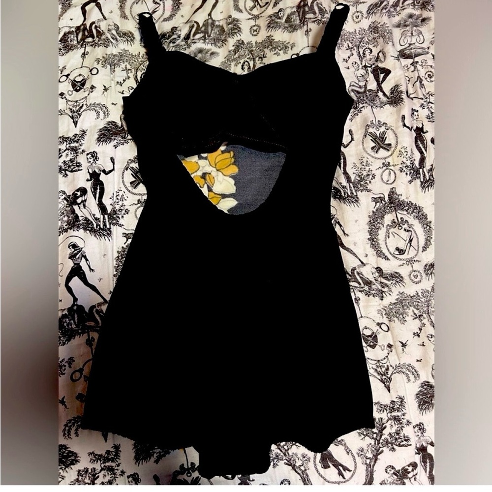 Vintage 60s Rose Marie Reid Black
Ribbed Nylon Swimsuit w/ Polynesian Floral. - Picture 2 of 11